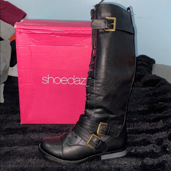 Black flat high lace up boots - Picture 2 of 3